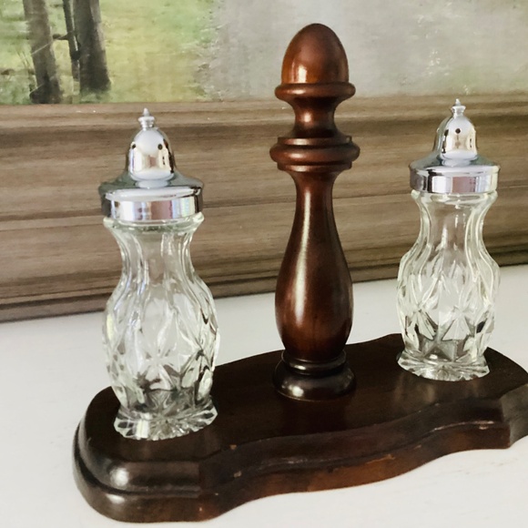 Vintage Glass Salt Pepper Shakers Set Wooden Stand Cottagecore Rustic MCM - Picture 4 of 11